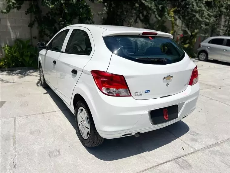 Chevrolet Onix Branco 6