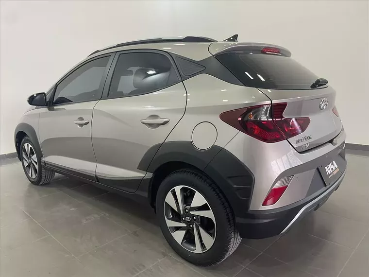 Hyundai HB20X Prata 13