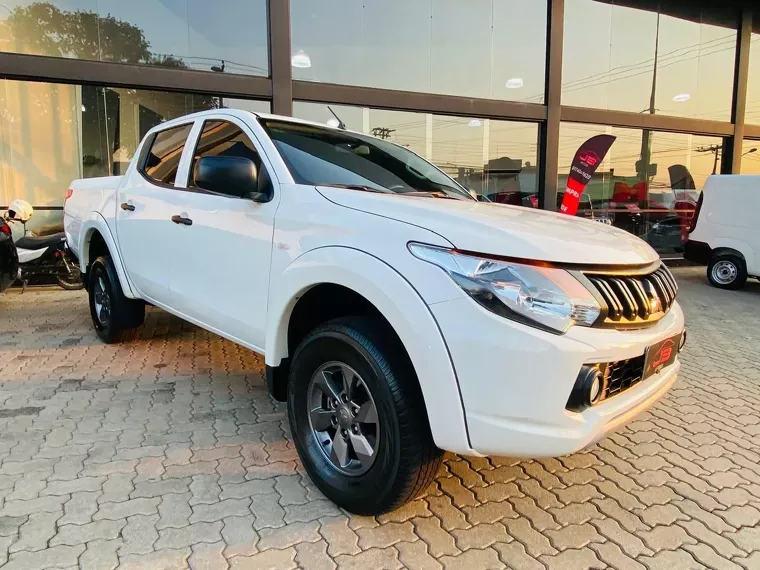 Mitsubishi L200 Triton Branco 2