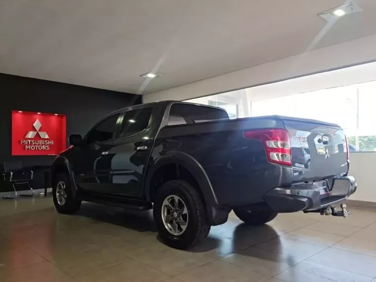 Mitsubishi L200 Triton Cinza 11