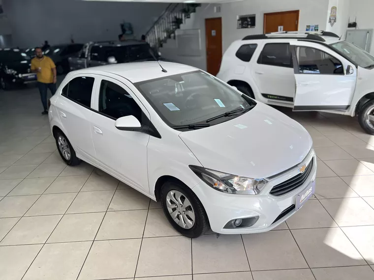 Chevrolet Onix Branco 2