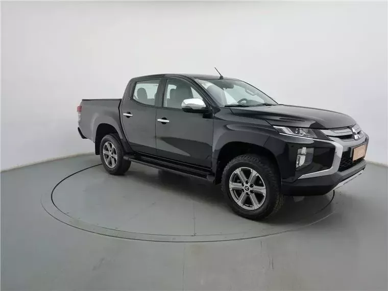 Mitsubishi L200 Triton Preto 2