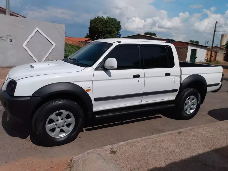 Mitsubishi L200 Outdoor Branco 2