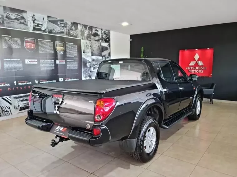 Mitsubishi L200 Triton Preto 11