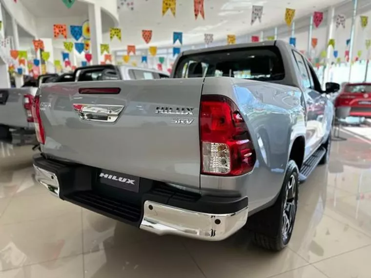 Toyota Hilux Branco 10