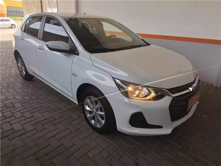 Chevrolet Onix Branco 5