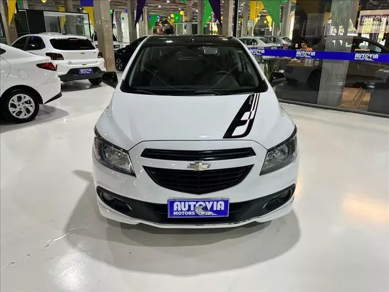 Chevrolet Onix Branco 6