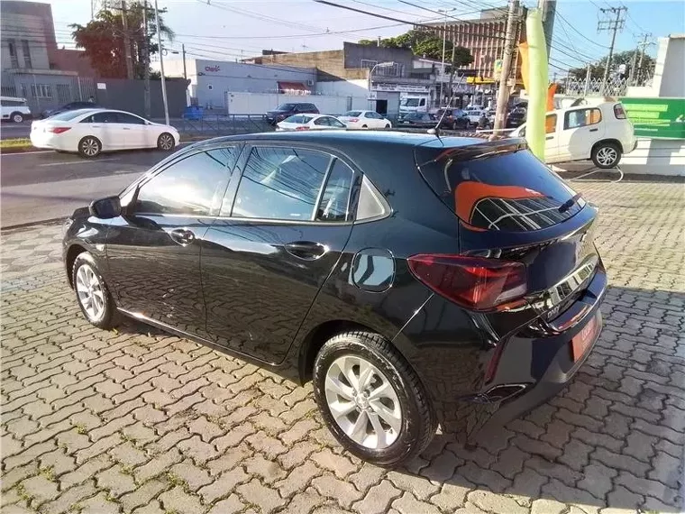 Chevrolet Onix Preto 6