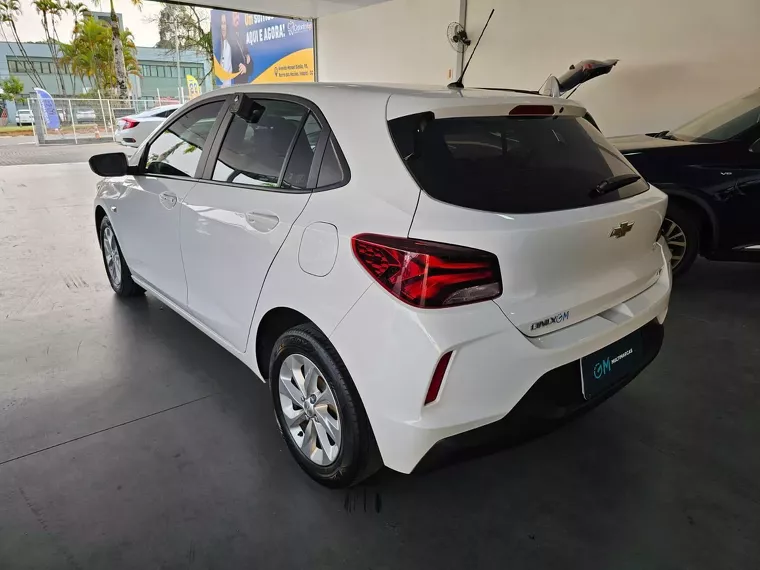 Chevrolet Onix Branco 7