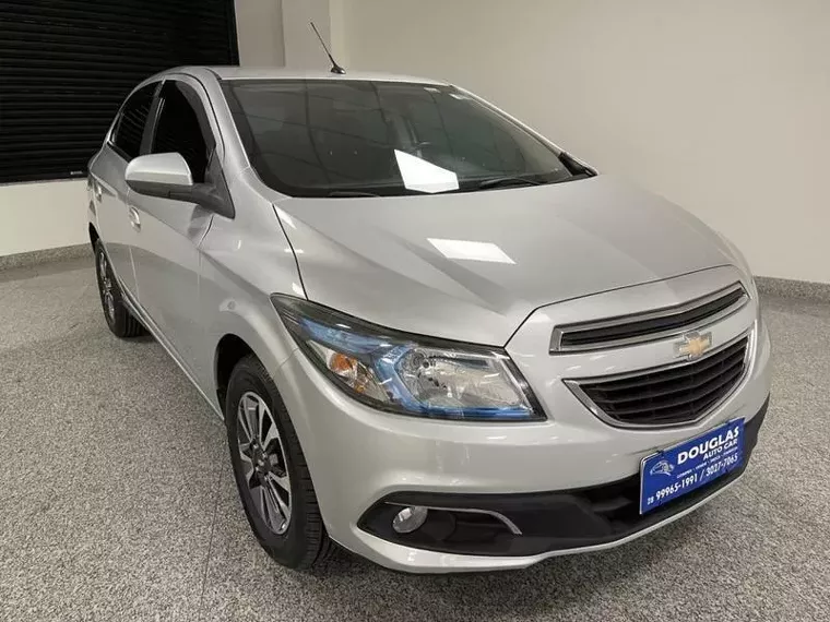 Chevrolet Onix Prata 8