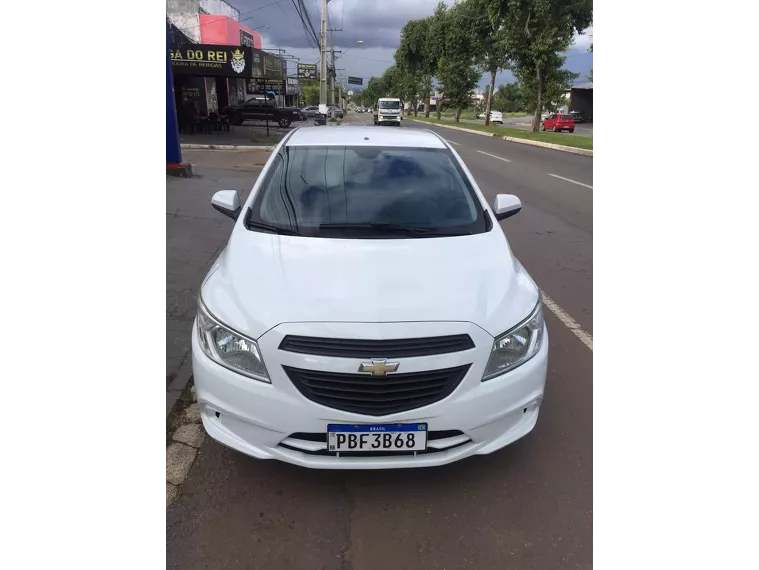 Chevrolet Onix Branco 11