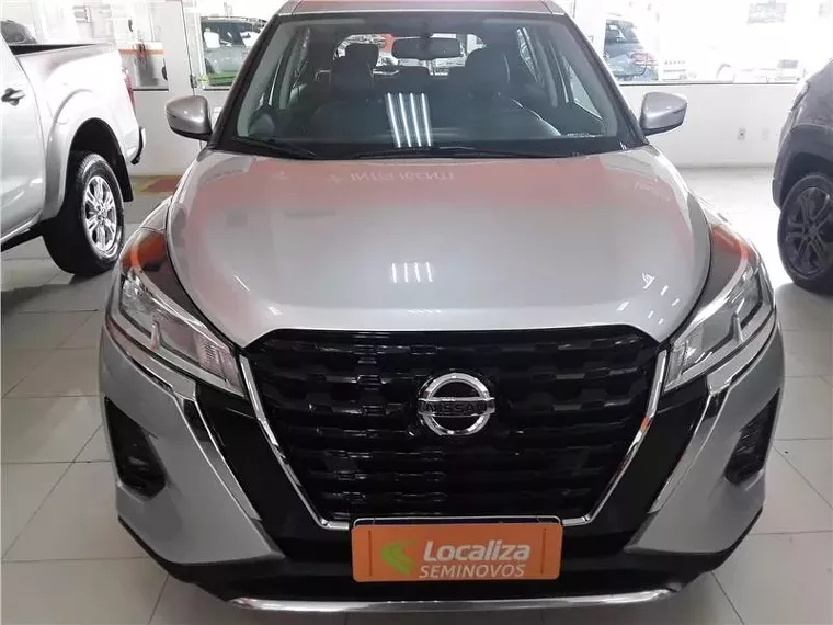 Nissan Kicks Prata 15