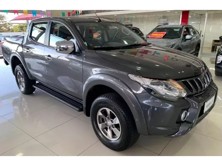 Mitsubishi L200 Triton Cinza 6