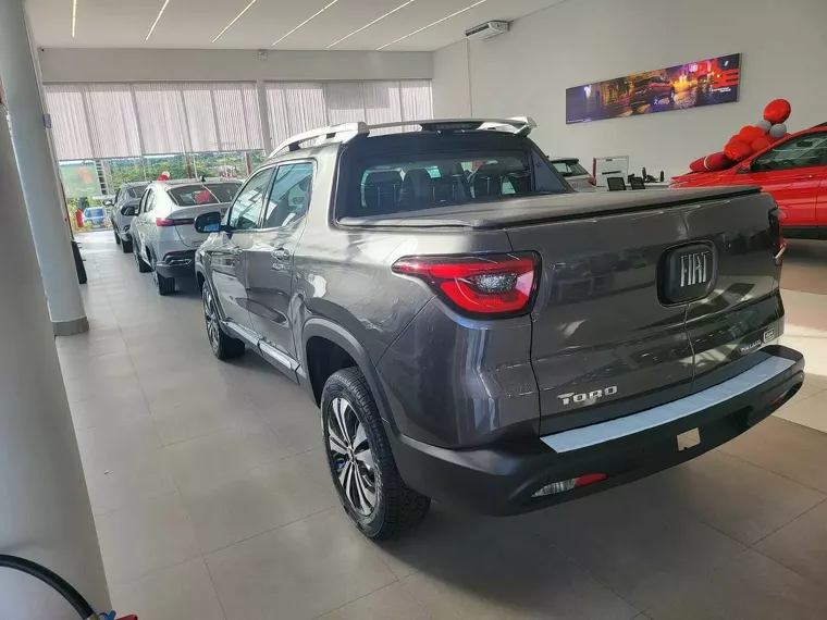 Fiat Toro Cinza 1