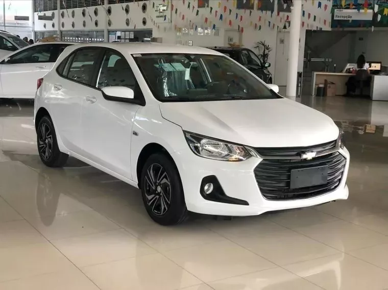 Chevrolet Onix Branco 4