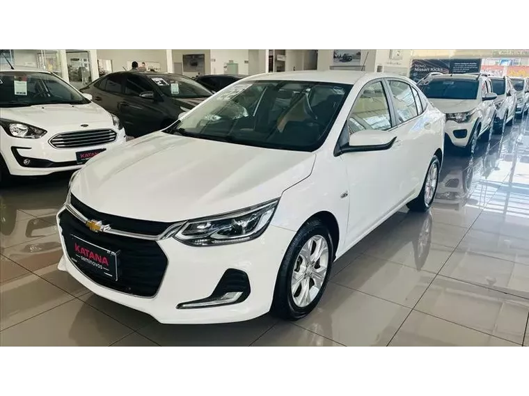 Chevrolet Onix Branco 8