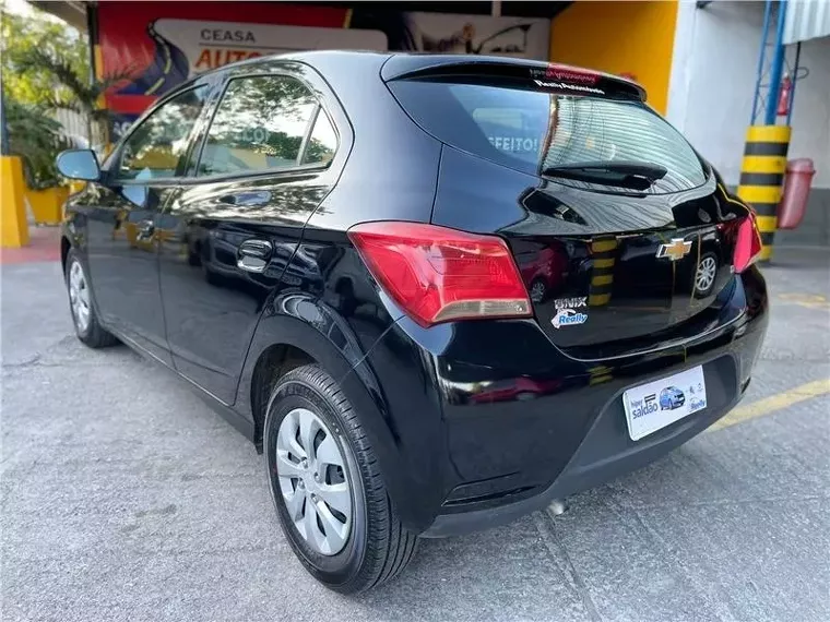 Chevrolet Onix Preto 5