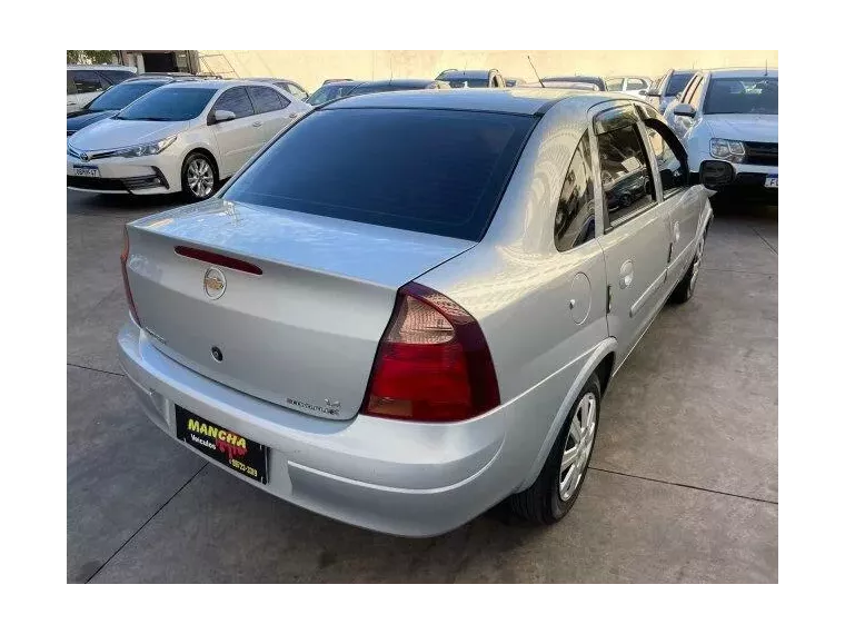 Chevrolet Corsa Prata 18