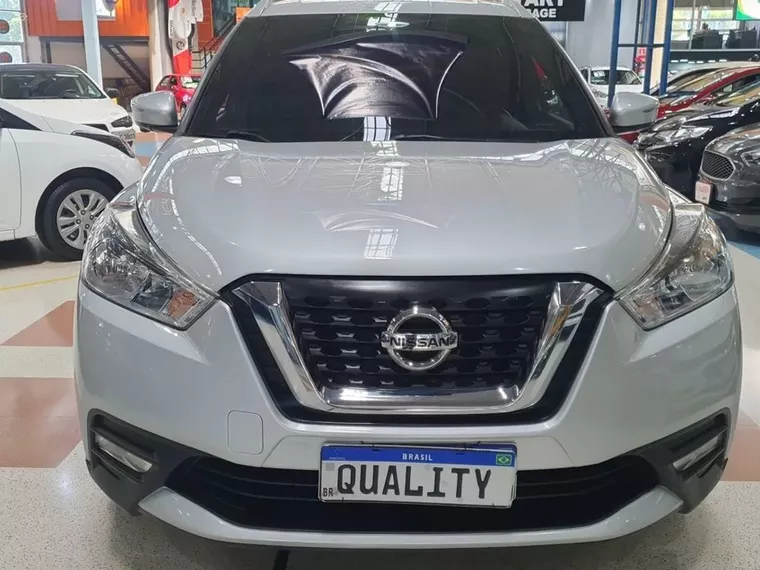 Nissan Kicks Prata 15