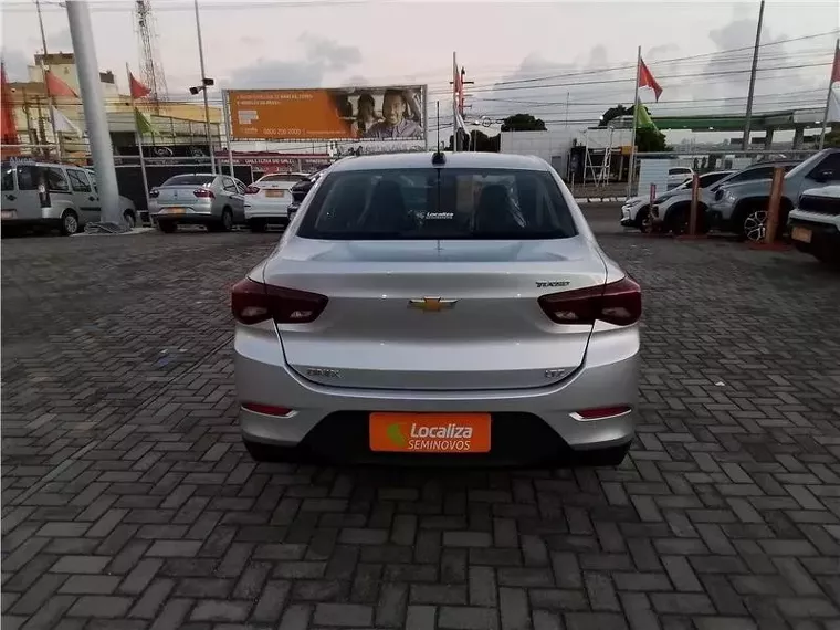 Chevrolet Onix Prata 5