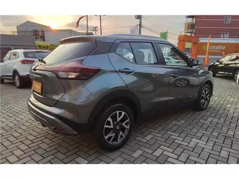 Nissan Kicks Cinza 5