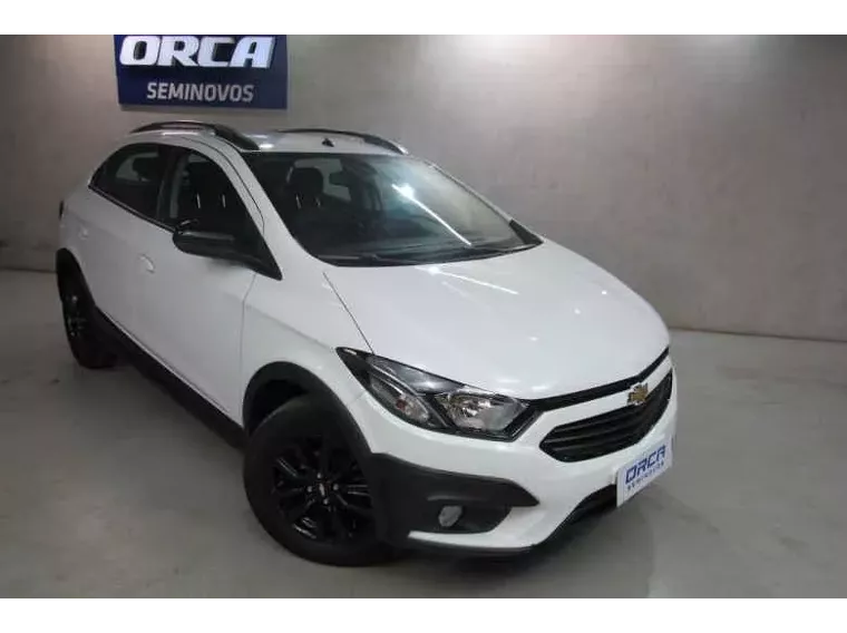 Chevrolet Onix Branco 10