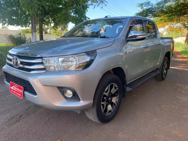 Toyota Hilux Prata 7