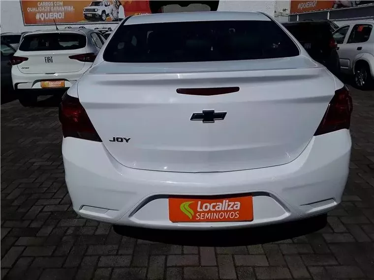 Chevrolet Onix Branco 4