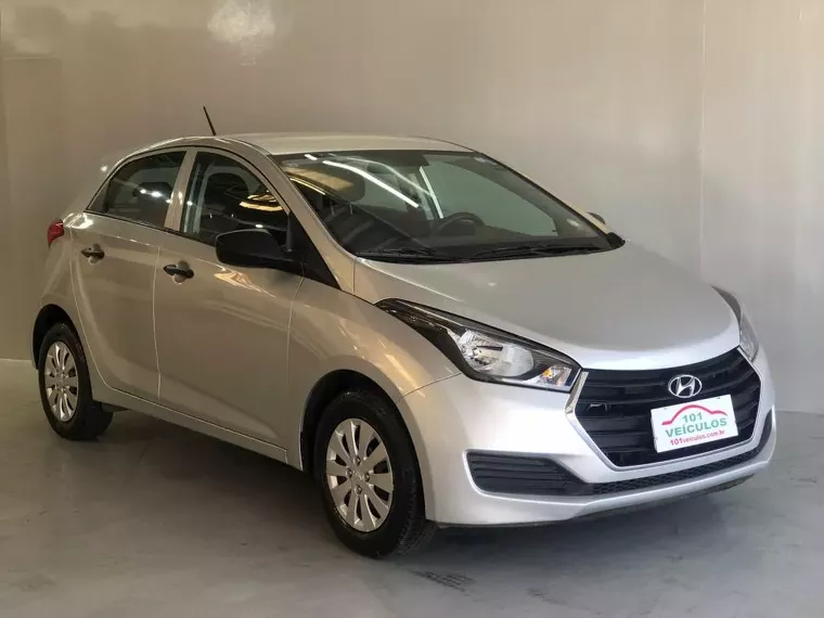 Hyundai HB20 Prata 16