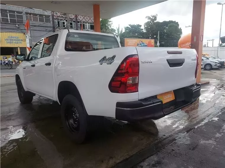 Toyota Hilux Branco 8