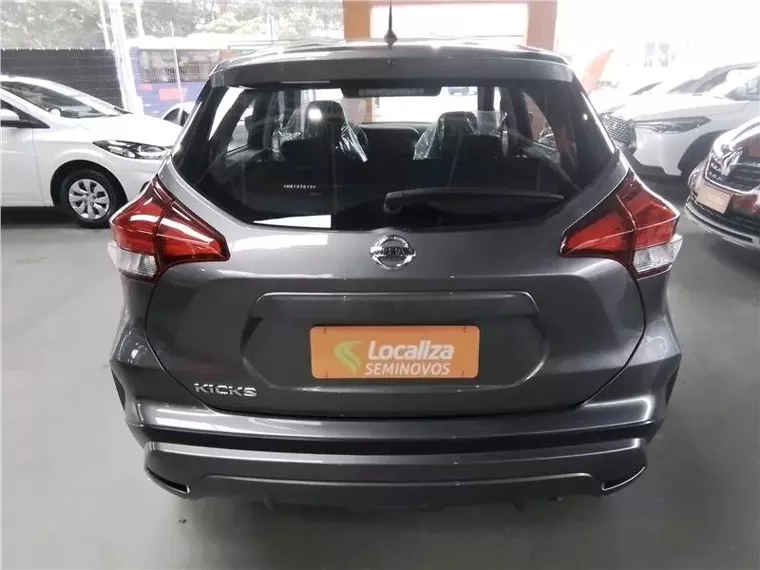 Nissan Kicks Cinza 5