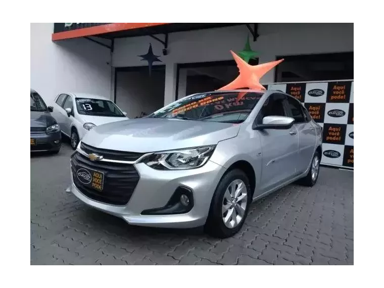 Chevrolet Onix Prata 1