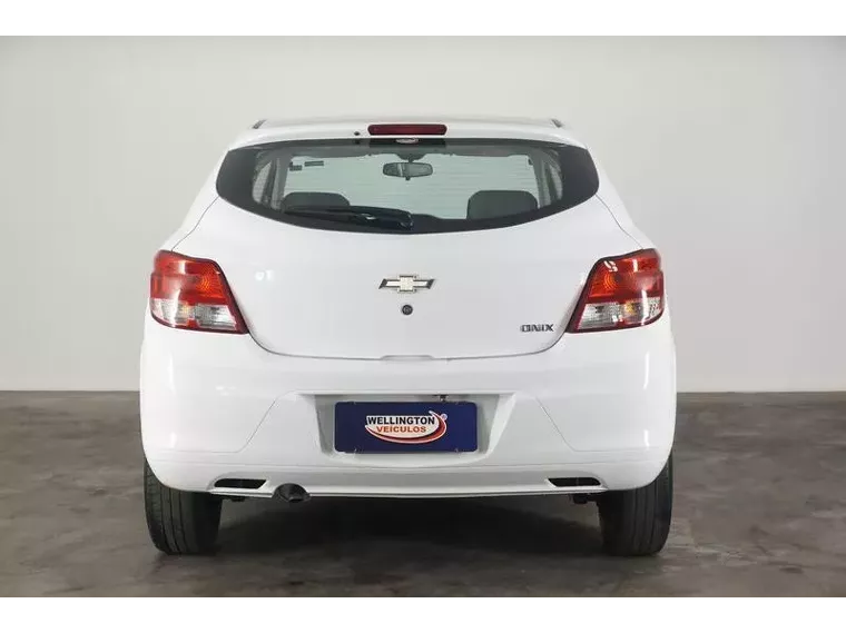 Chevrolet Onix Branco 1