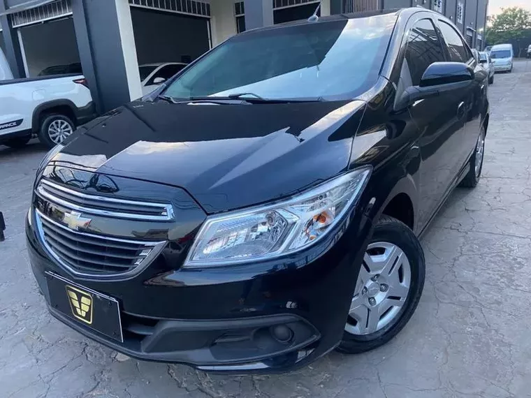 Chevrolet Onix Preto 1