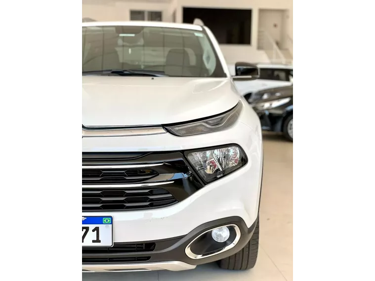 Fiat Toro Branco 4