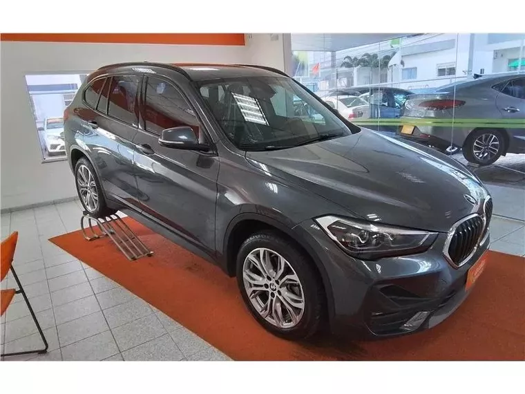 BMW X1 Cinza 15