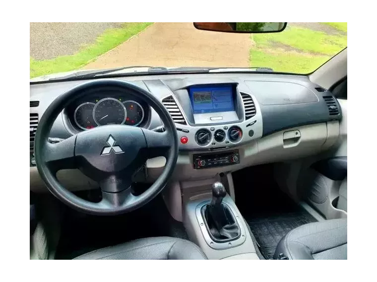 Mitsubishi L200 Triton Branco 2