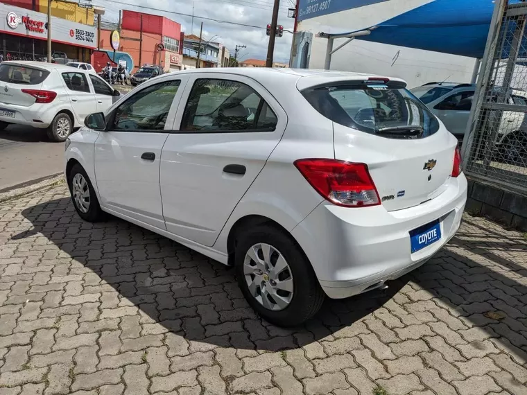 Chevrolet Onix Branco 1