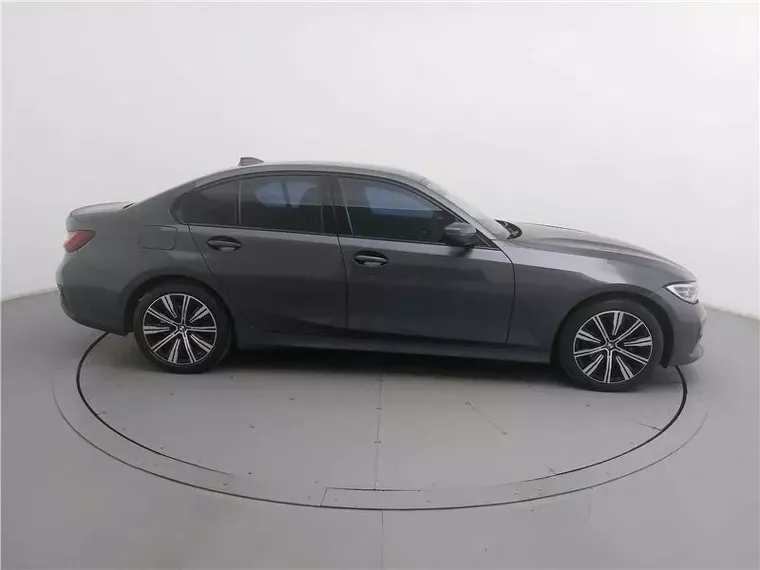 BMW 320i Cinza 17