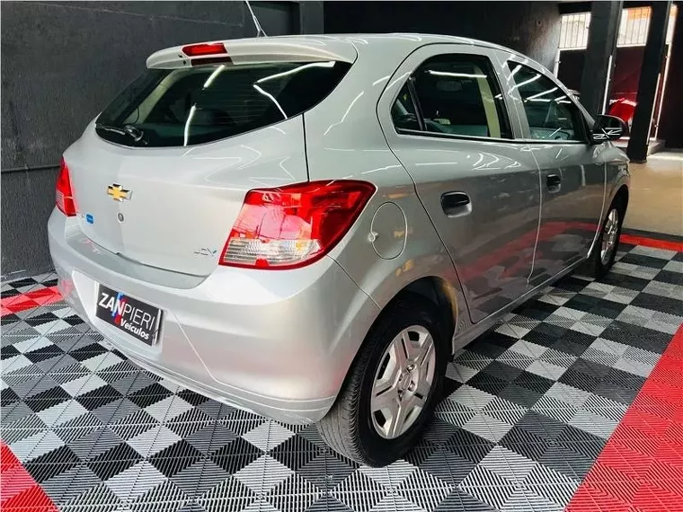 Chevrolet Onix Prata 10