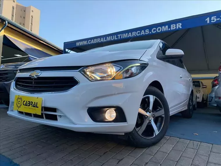 Chevrolet Onix Branco 1