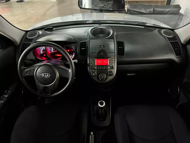 KIA Soul Prata 13