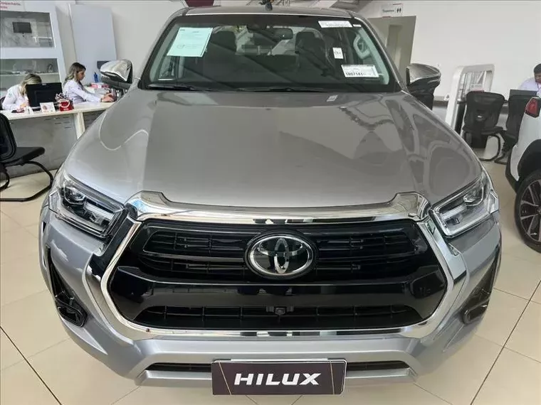 Toyota Hilux Prata 2