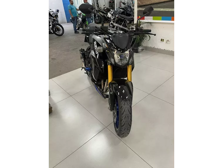 Suzuki GSX-S Preto 24