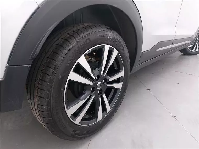 Nissan Kicks Prata 18