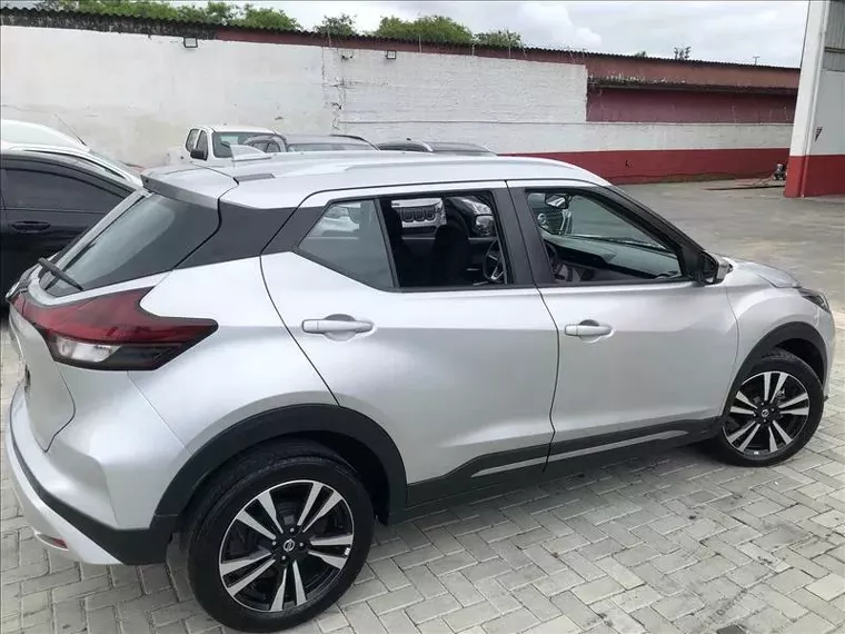 Nissan Kicks Prata 13