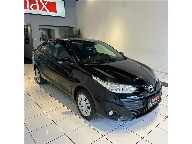 Toyota Yaris Preto 5