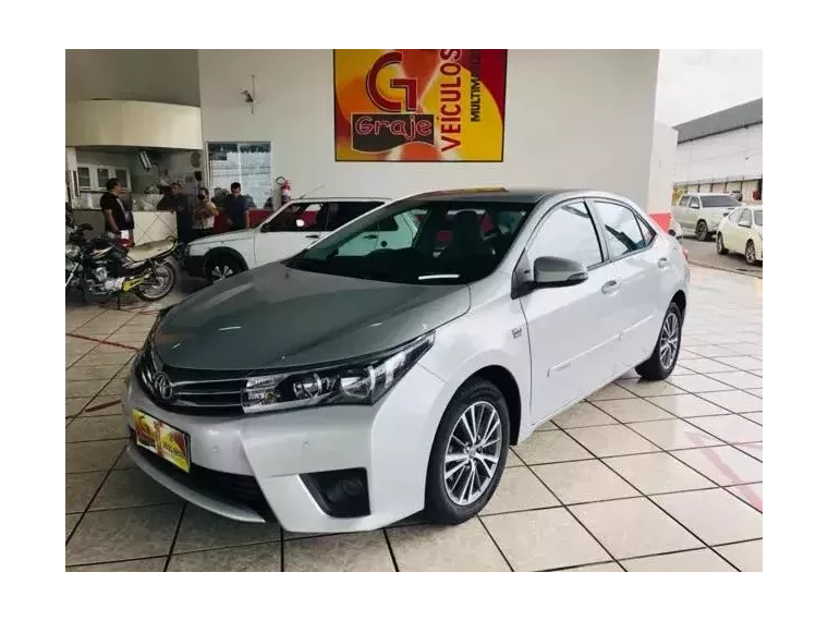 Toyota Corolla Prata 4