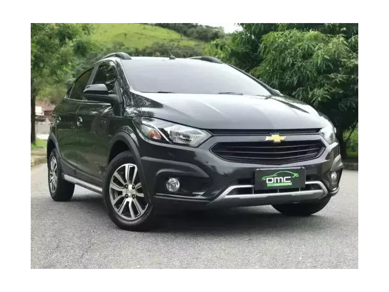 Chevrolet Onix Cinza 4