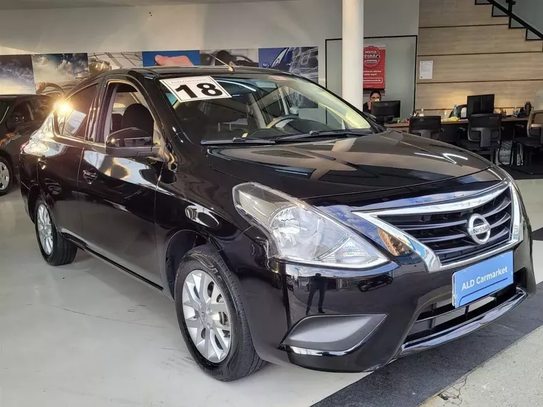 Nissan Versa Preto 13